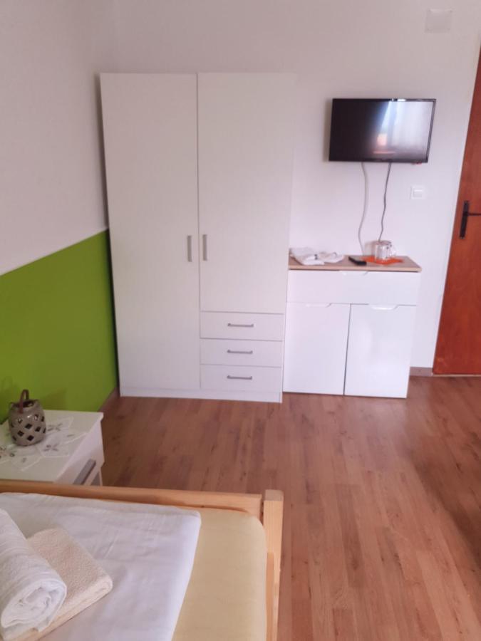 Guesthouse Osvald Zirovnica Ngoại thất bức ảnh