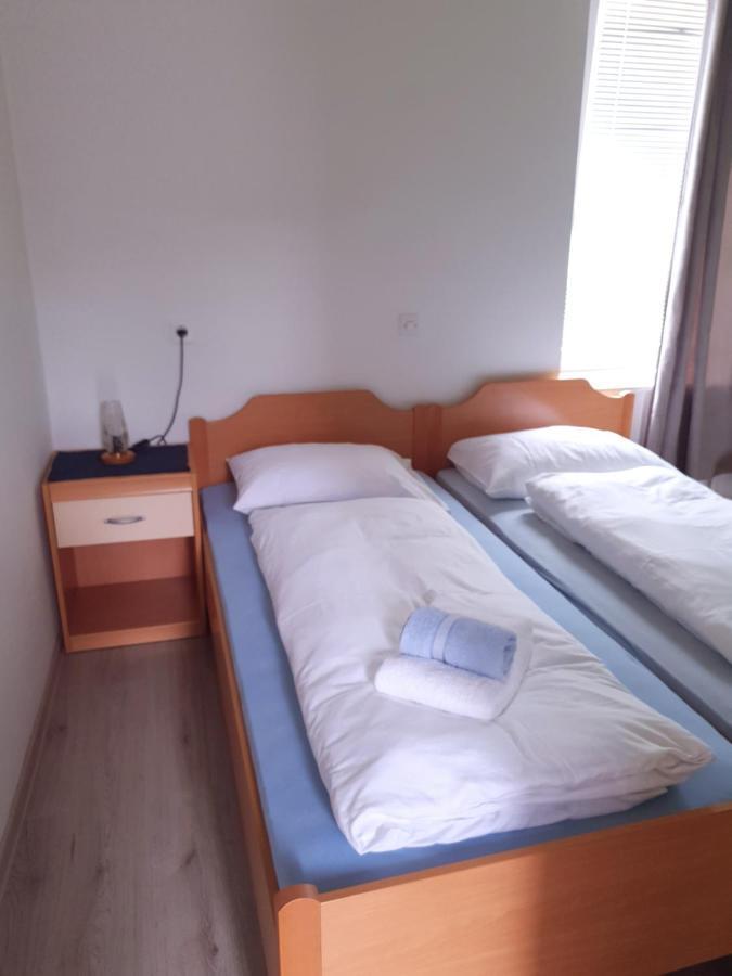 Guesthouse Osvald Zirovnica Ngoại thất bức ảnh